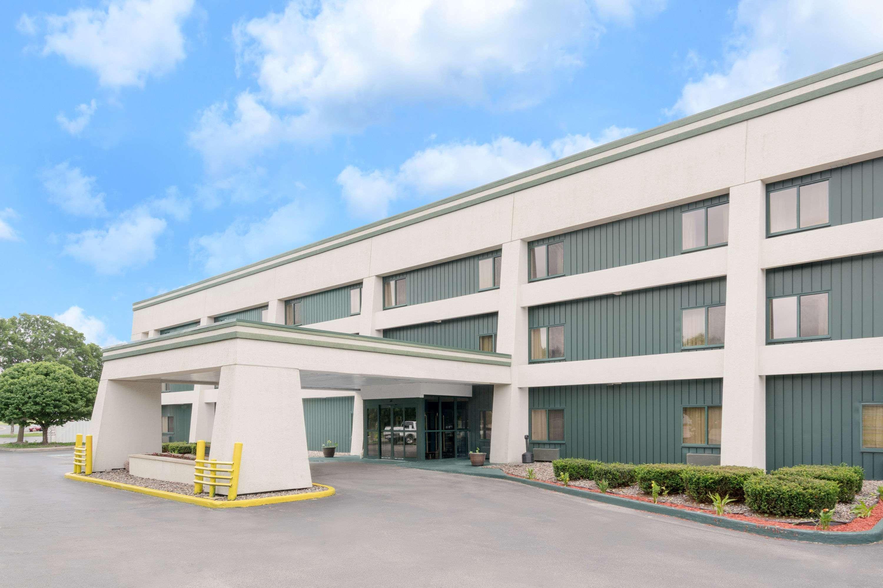 Baymont By Wyndham La Crosse/Onalaska Extérieur photo